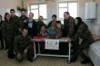 Vojaci darovali zdravotncky vozk domovu socilnych sluieb