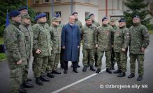 Minister Gajdo ocenil vojakov a vojenskch policajtov za nezitn pomoc obanom