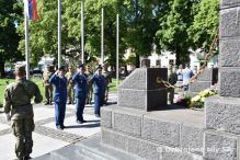 Slávnostný ceremoniál kladenia vencov na počesť 73. výročia Dňa víťazstva nad fašizmom